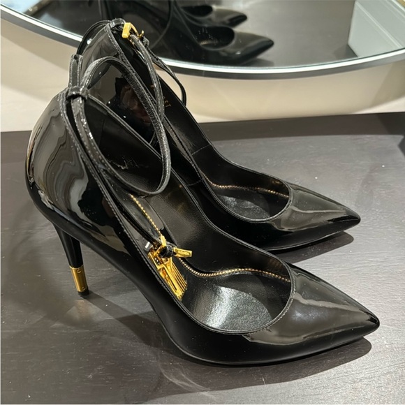Tom Fort Lock Key Heels 😍 - Picture 3 of 6
